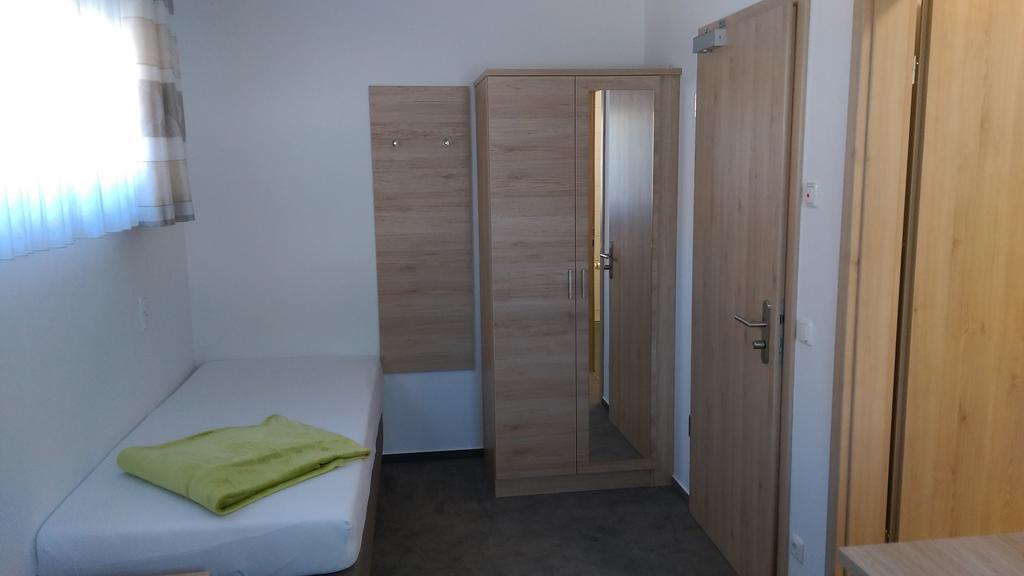 Gasthaus Pension Rezatgrund Windsbach ภายนอก รูปภาพ
