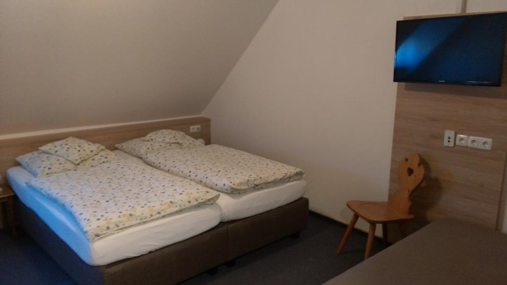 Gasthaus Pension Rezatgrund Windsbach ภายนอก รูปภาพ