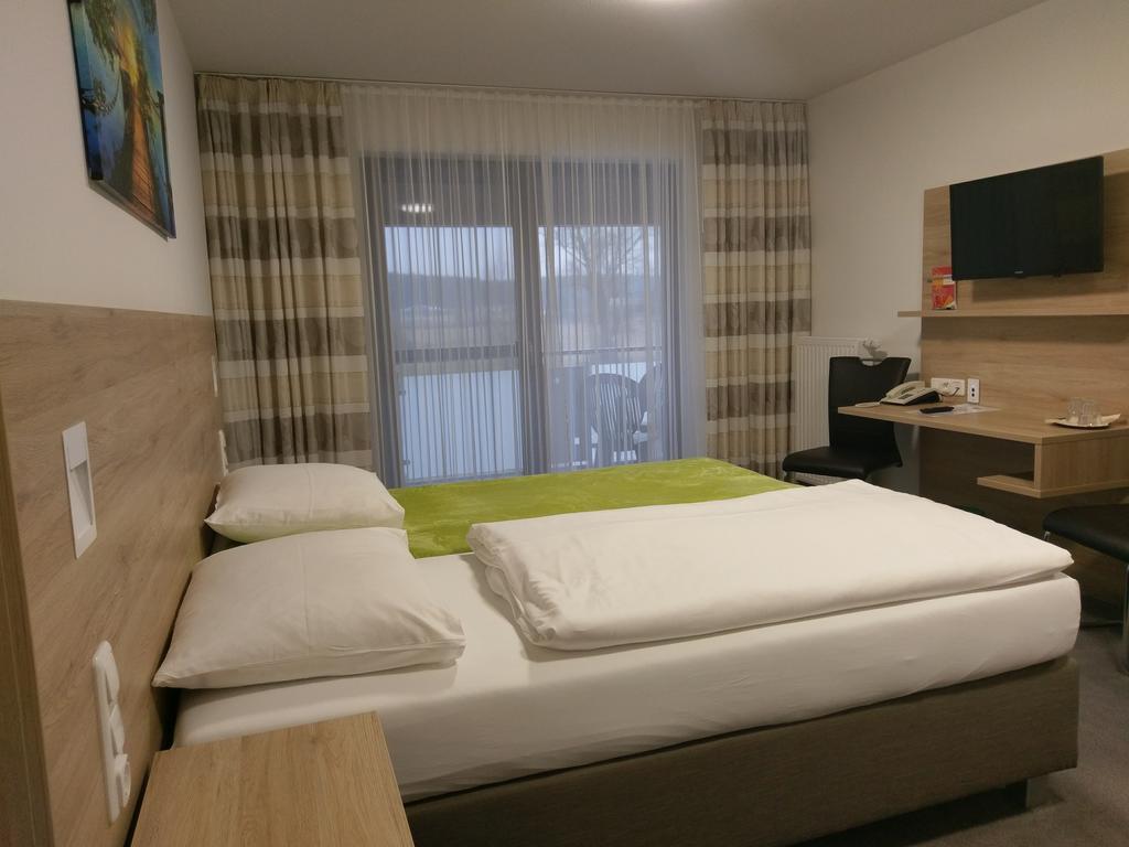 Gasthaus Pension Rezatgrund Windsbach ภายนอก รูปภาพ