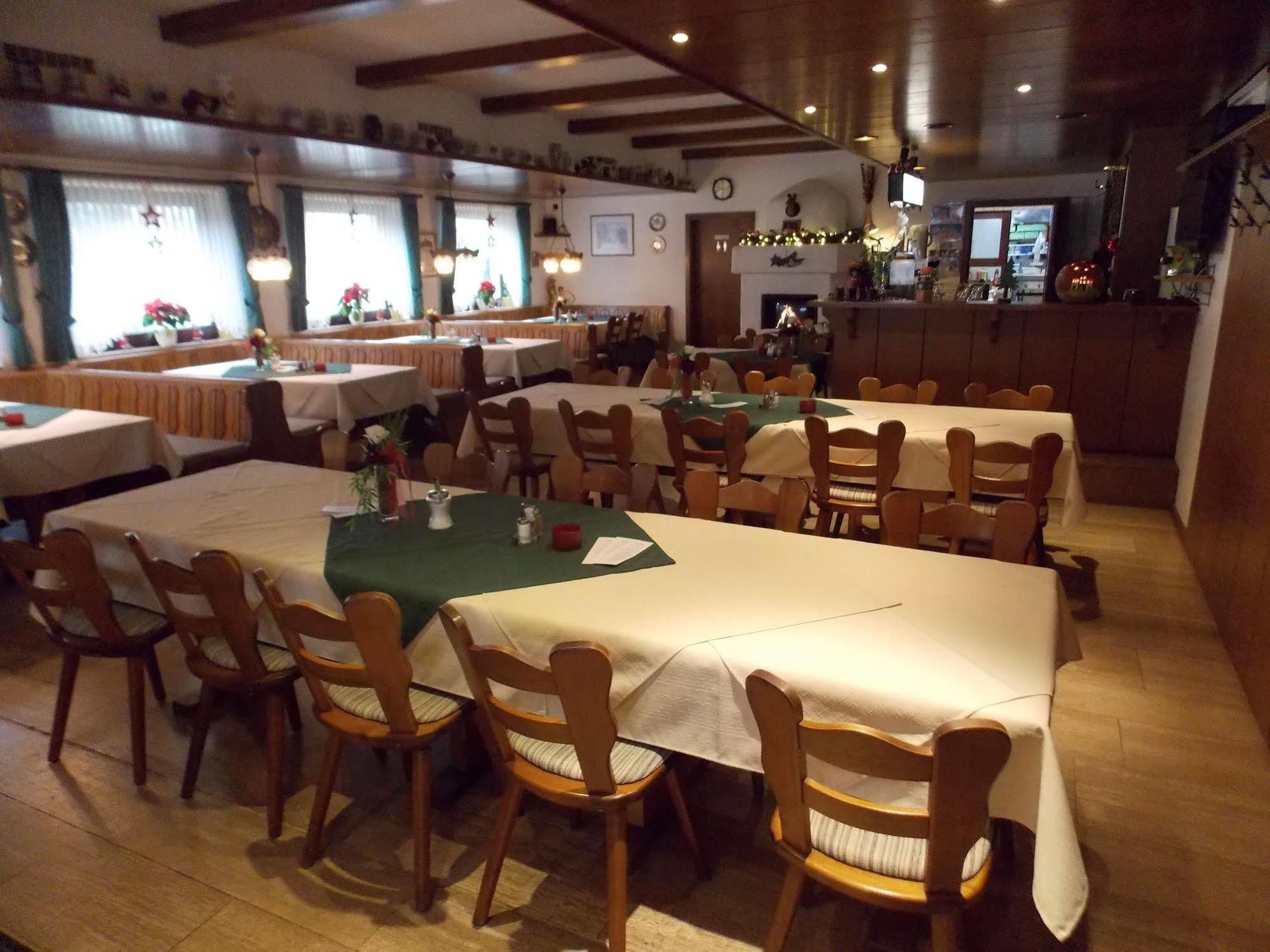 Gasthaus Pension Rezatgrund Windsbach ภายนอก รูปภาพ
