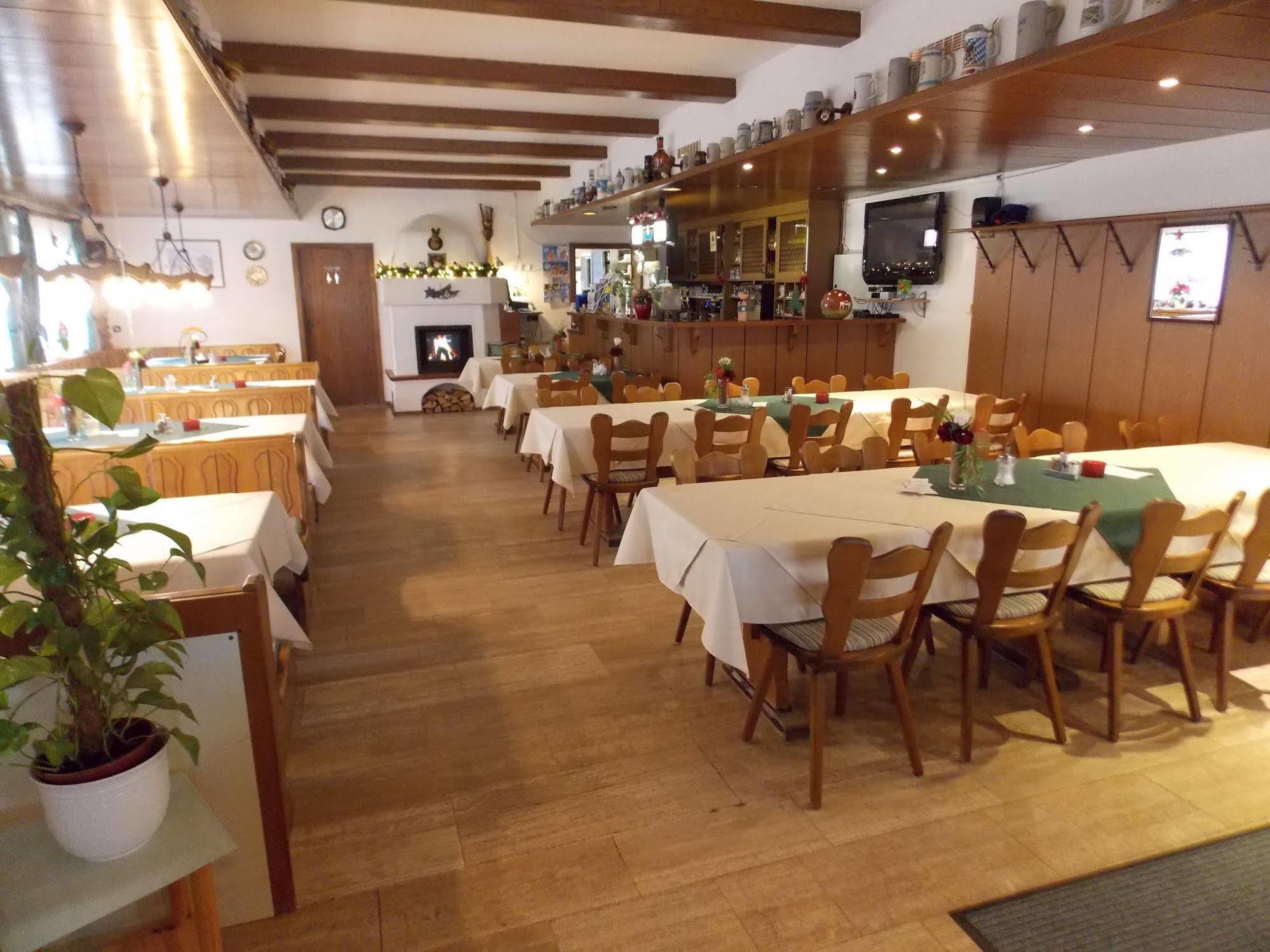 Gasthaus Pension Rezatgrund Windsbach ภายนอก รูปภาพ