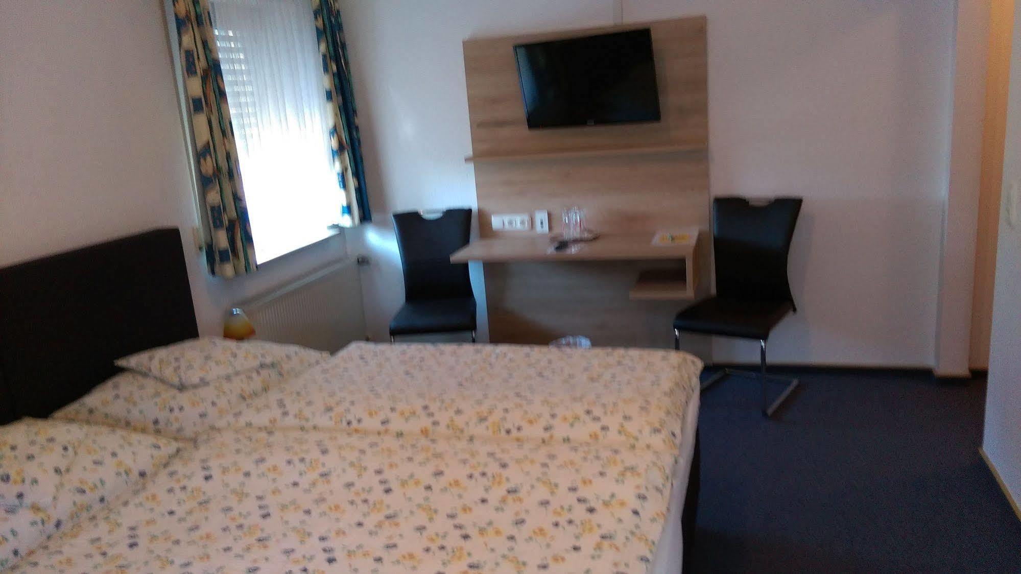 Gasthaus Pension Rezatgrund Windsbach ภายนอก รูปภาพ