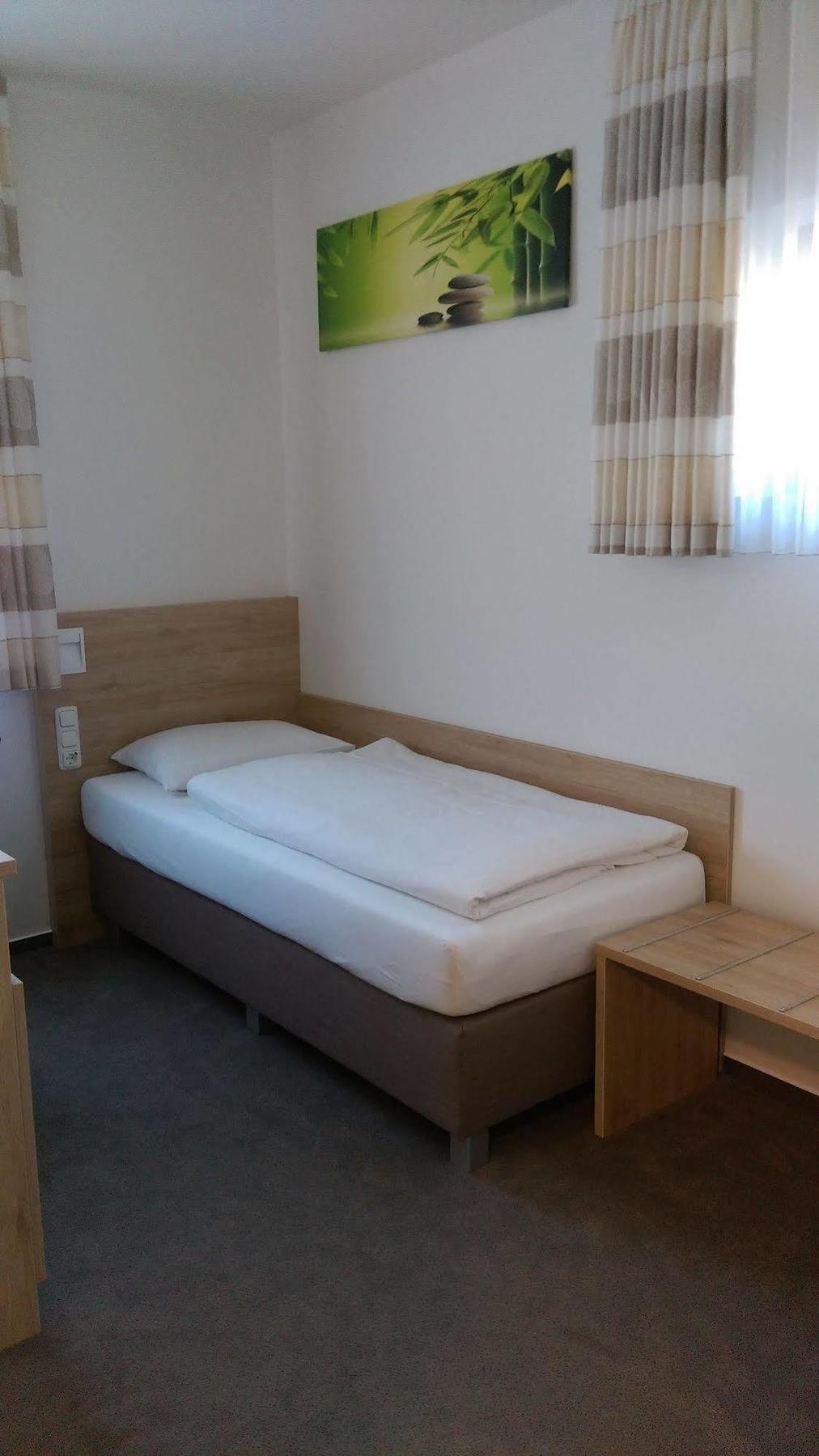 Gasthaus Pension Rezatgrund Windsbach ภายนอก รูปภาพ